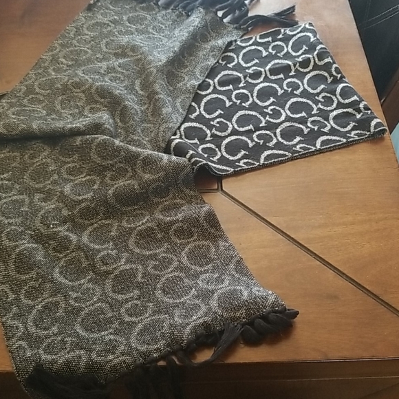 Guess scarf - Picture 3 of 3